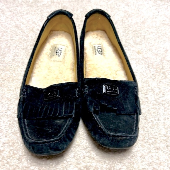 UGG Black Suede Shearling Lined Kilt Loafers Size 7 S/N 1949 - Picture 2 of 9